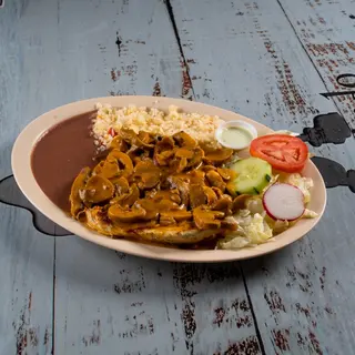 Grilled chicken in mushroom sauce- Pechuga en salsa de hongo